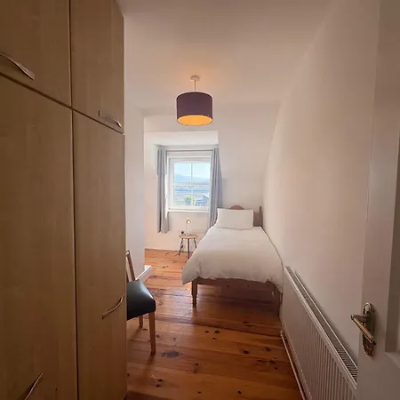 3 Bedroom With Sea Views From The Front Hébergement de vacances *