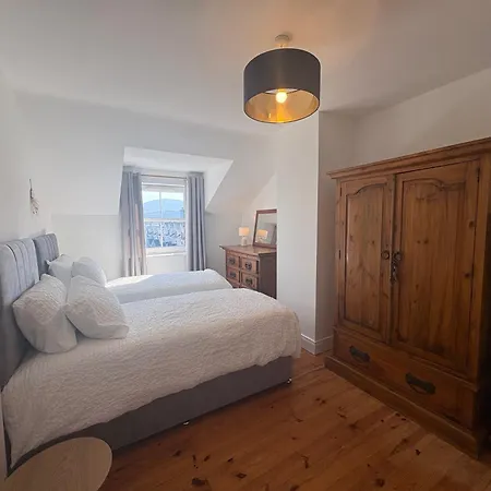 3 Bedroom With Sea Views From The Front *